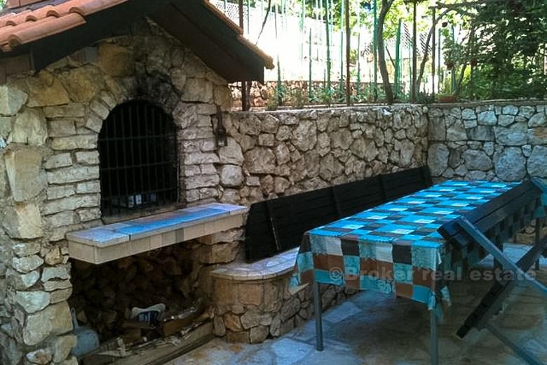 Lijepa obiteljska kuća na dva kata