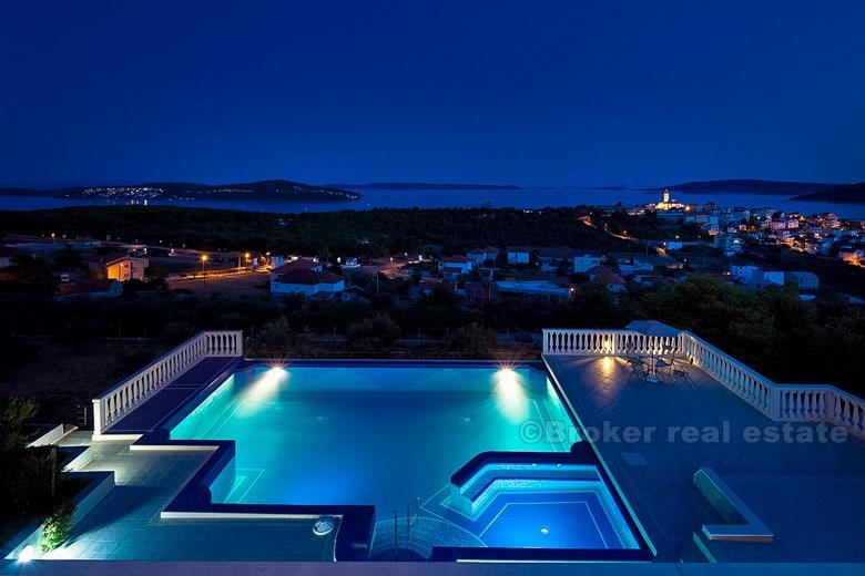 Luxury villa with sea view, for rent