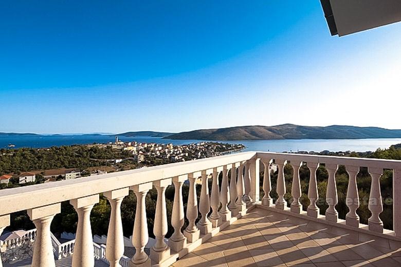 Luxusní vila s výhledem na moře, k pronájmu