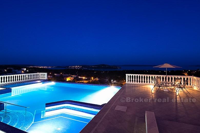 Luxury villa with sea view, for rent