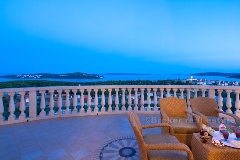 Luxury villa with sea view, for rent