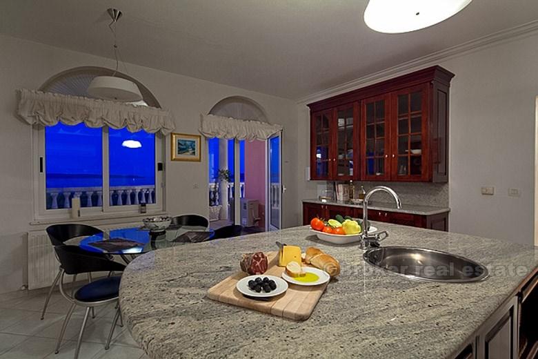 Luxury villa with sea view, for rent