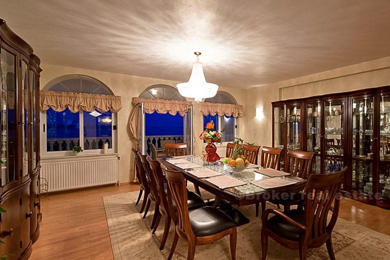 Luxury villa with sea view, for rent