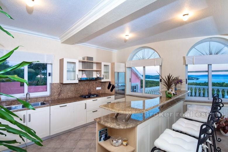 Luxury villa with sea view, for rent