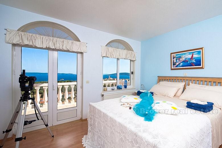 Luxury villa with sea view, for rent