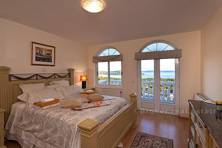 Luxury villa with sea view, for rent