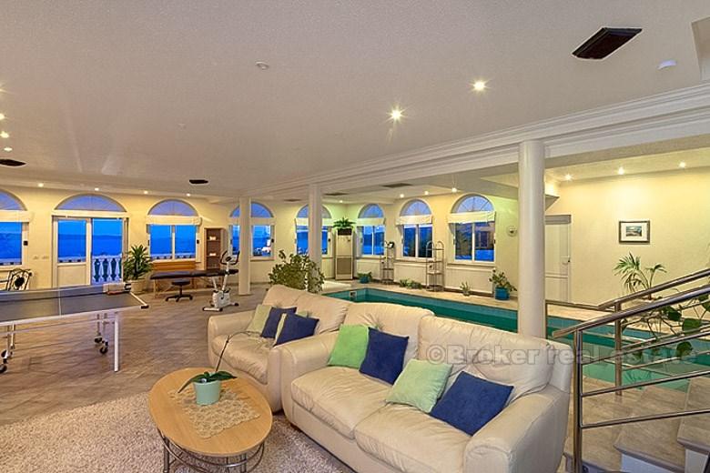 Luxury villa with sea view, for rent