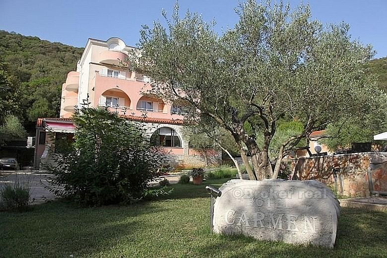 Hotel di lusso in una tranquilla baia, in vendita