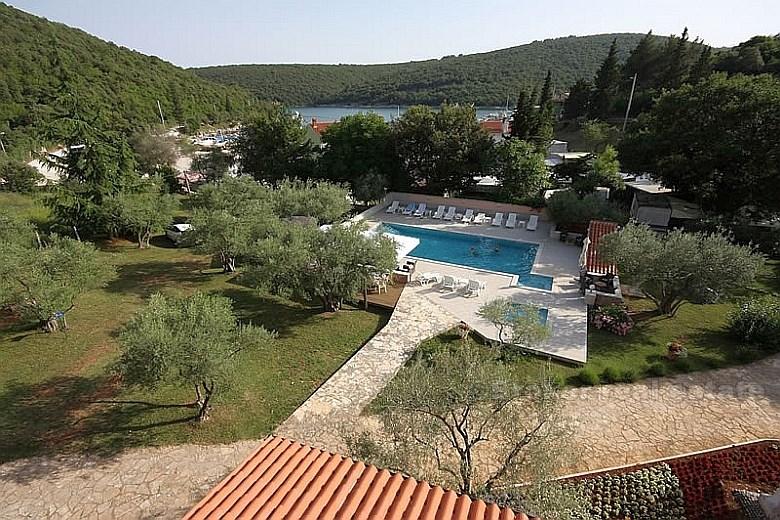 Luxusní hotel v klidné zátoce, na prodej