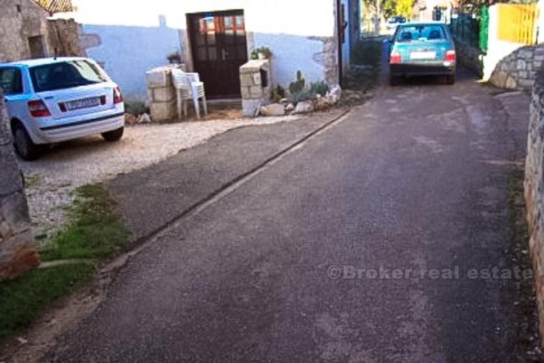 Hus på 3 våningar, till försäljning