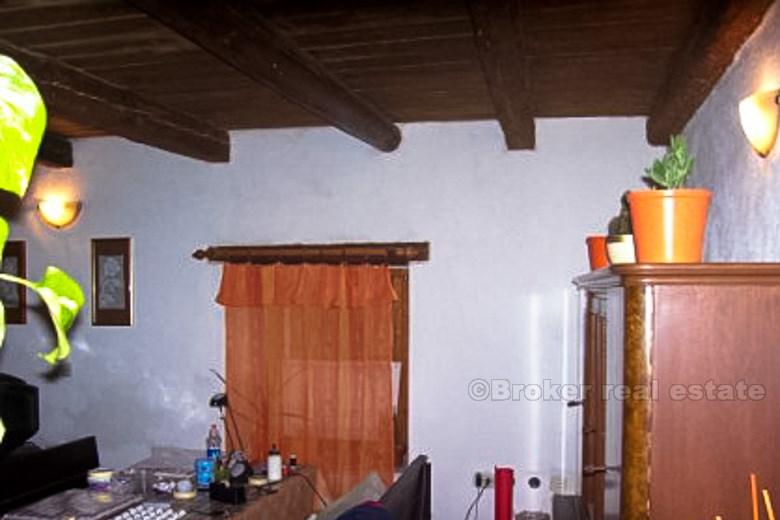 Hus på 3 våningar, till försäljning