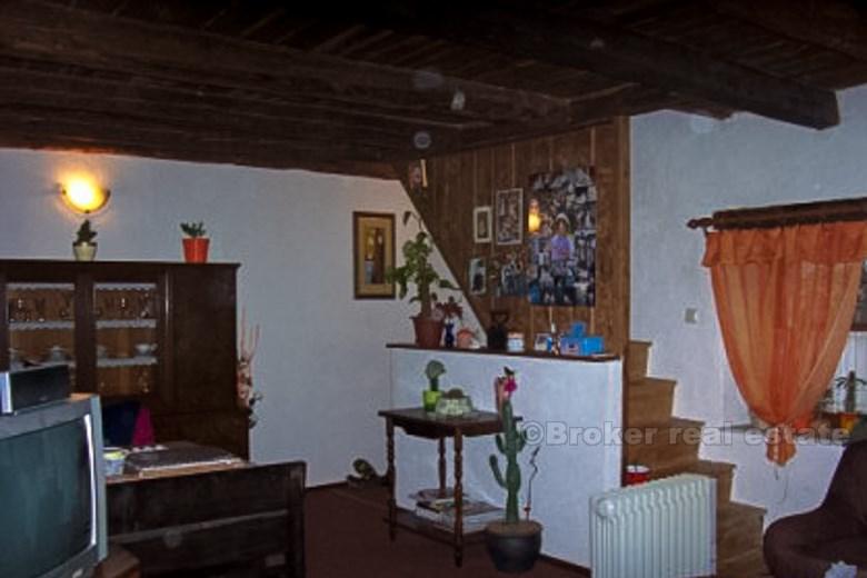 Haus auf 3 Etagen, zum Verkauf