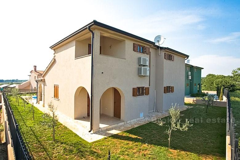 Nuova villa con piscina, in vendita