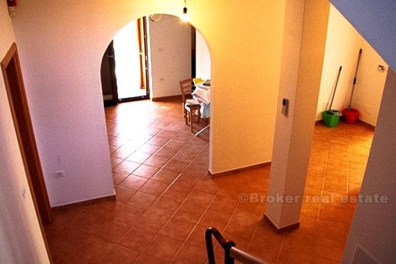 Nuova villa con piscina, in vendita