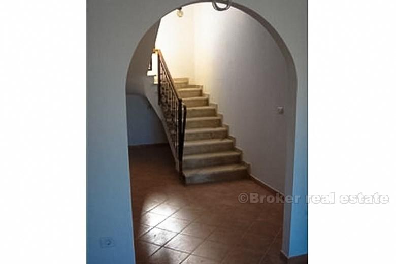 Nuova villa con piscina, in vendita