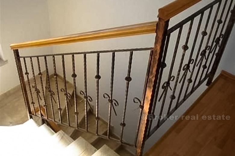 Nuova villa con piscina, in vendita