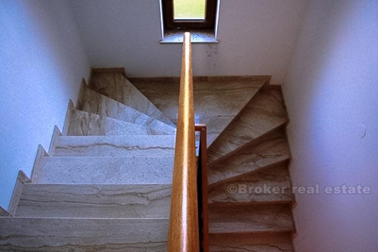 Nuova villa con piscina, in vendita