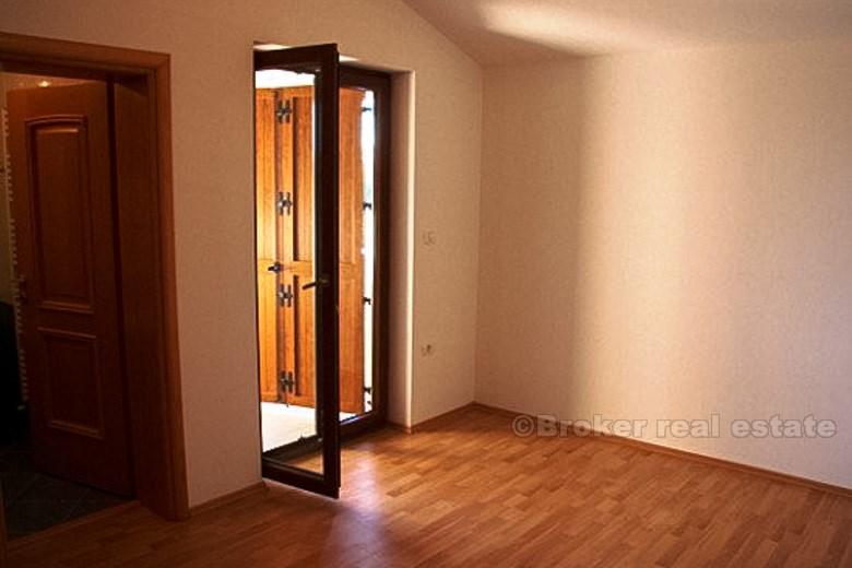 Nuova villa con piscina, in vendita