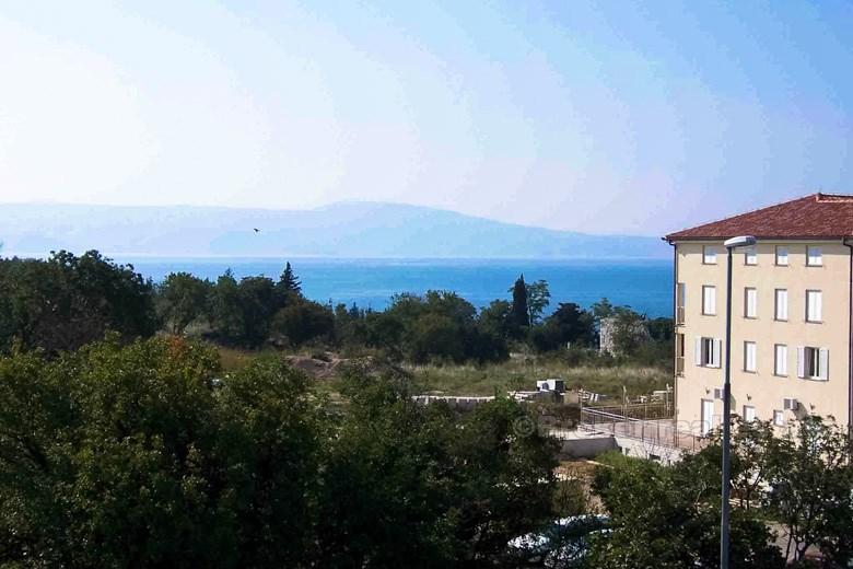 Hotel overlooking the sea, for sale