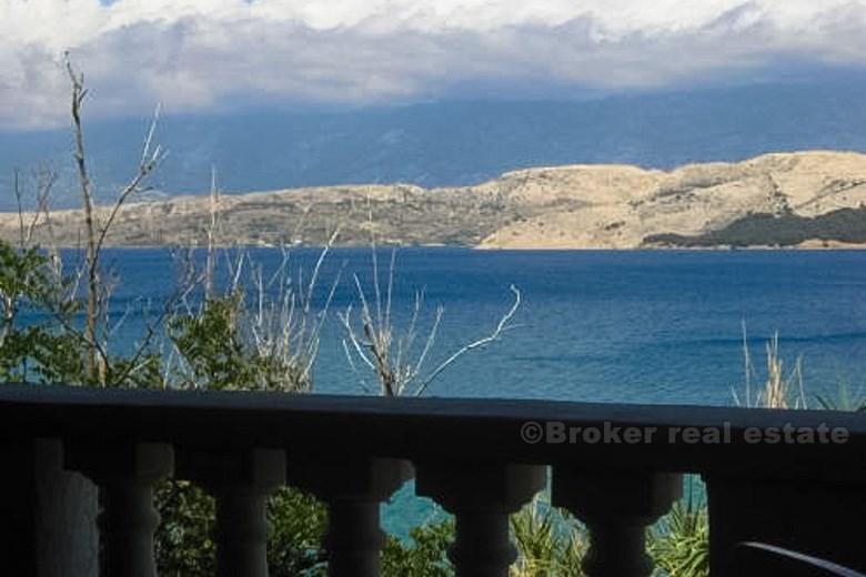 House first row to the sea, for sale