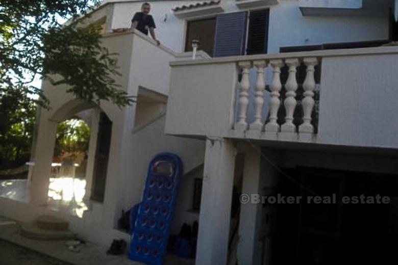 House first row to the sea, for sale
