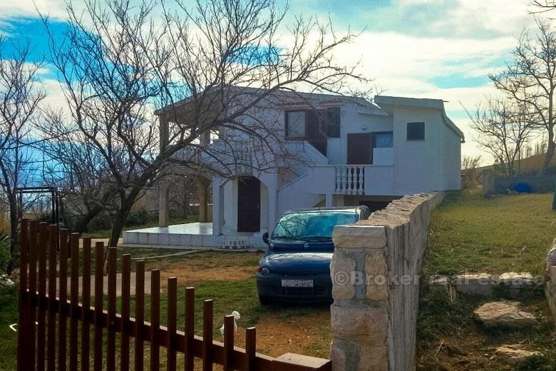 Maison première rangée à la mer, à vendre