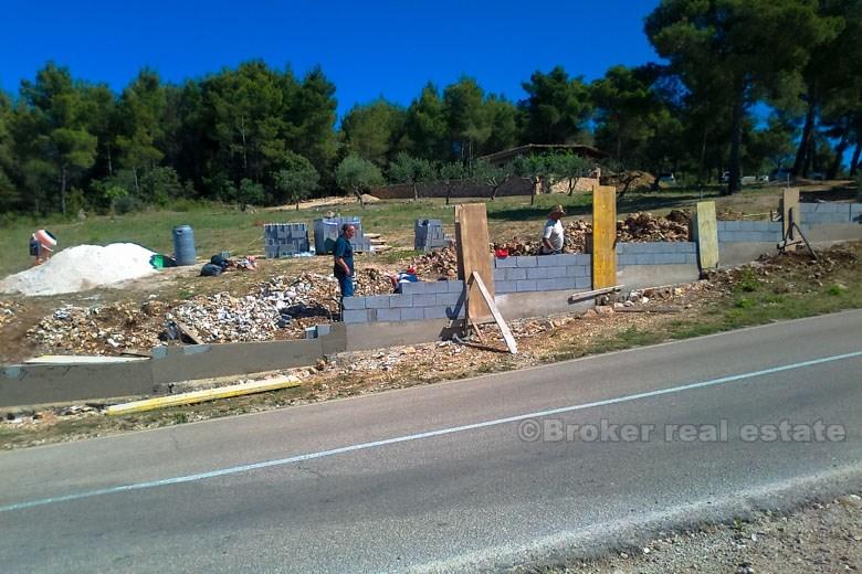 Сельскохозяйственная земля с 2 домами