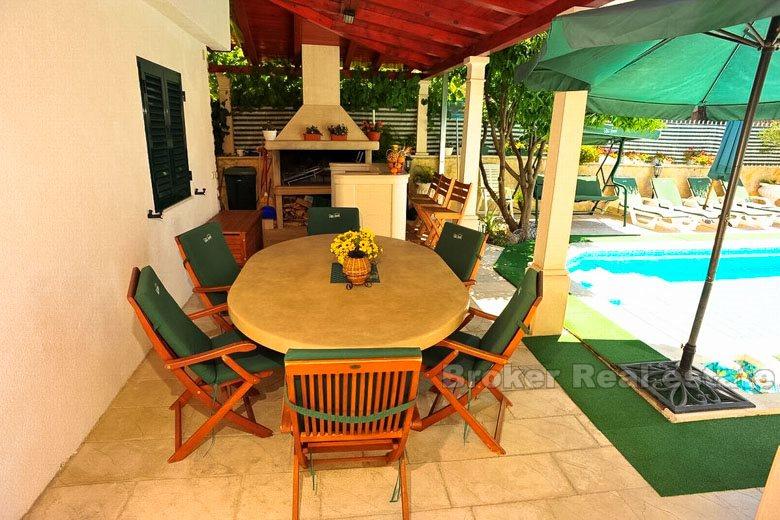 House with 9 apartments, for sale