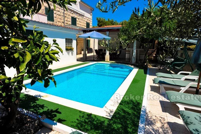 House with 9 apartments, for sale