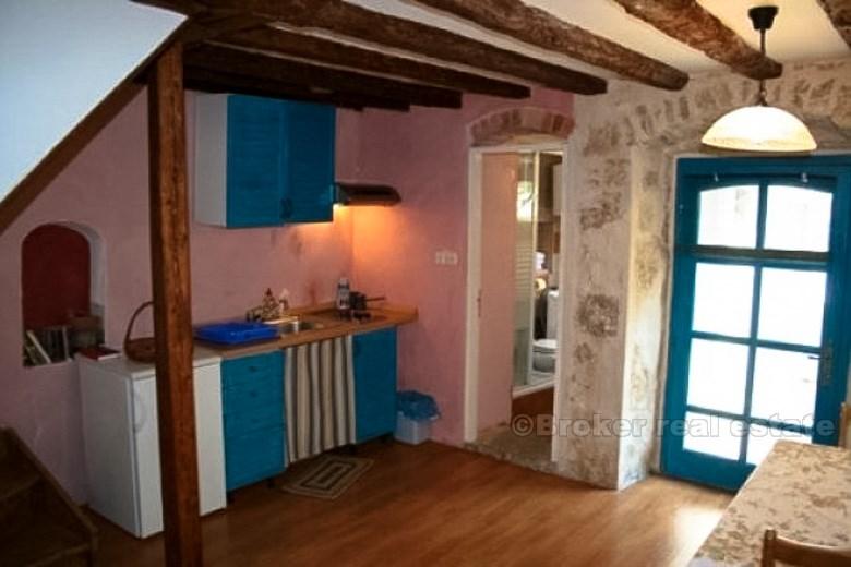 Den gamle steinhus i sentrum