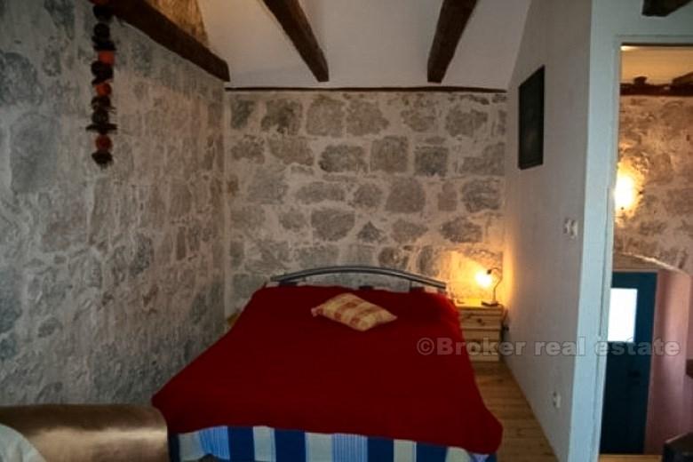 Starý kamenný dům v centru města