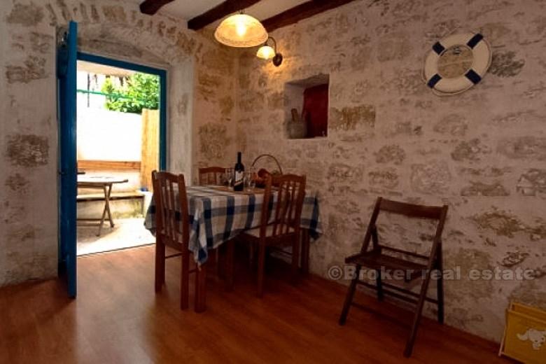 Starý kamenný dům v centru města