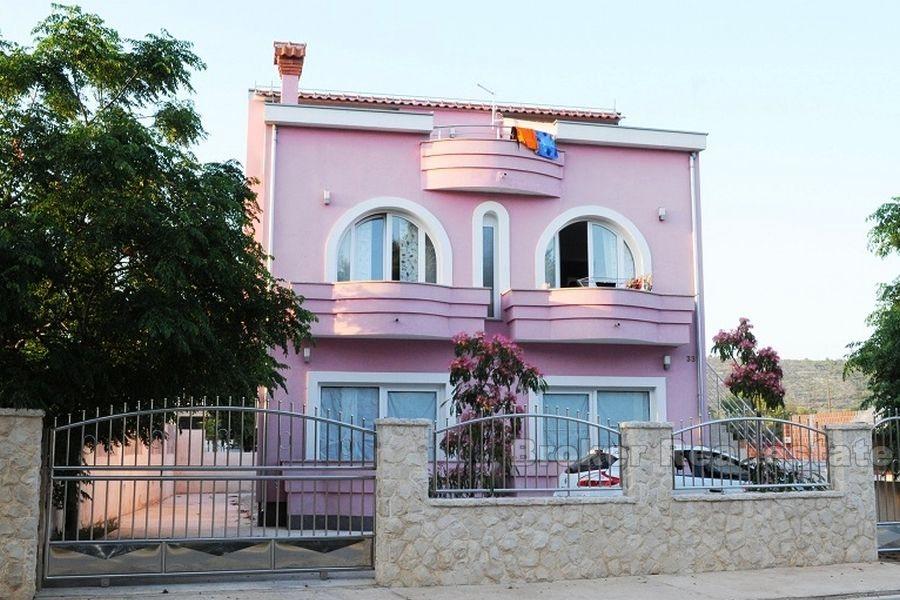 Nära Zadar, hus intill marinan