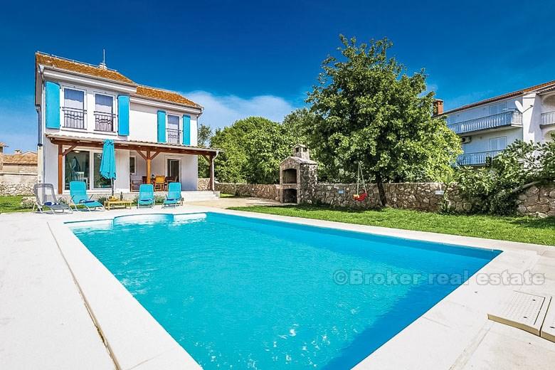 Villa dans un endroit calme, à vendre