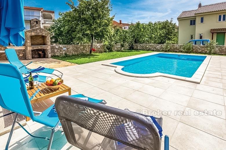 Villa dans un endroit calme, à vendre