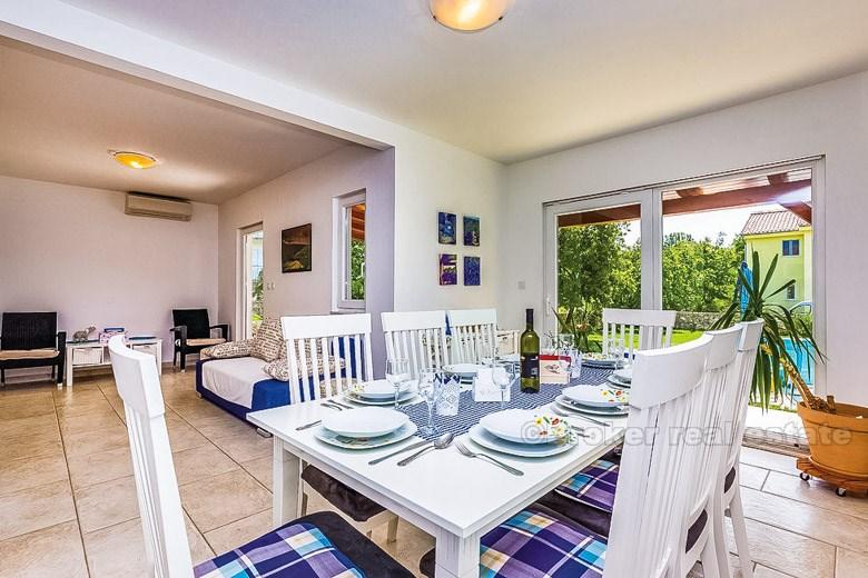 Vila na mirnoj lokaciji, na prodaju