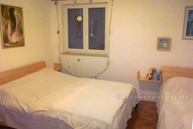 Appartement meublé au rez-de-chaussée, à vendre