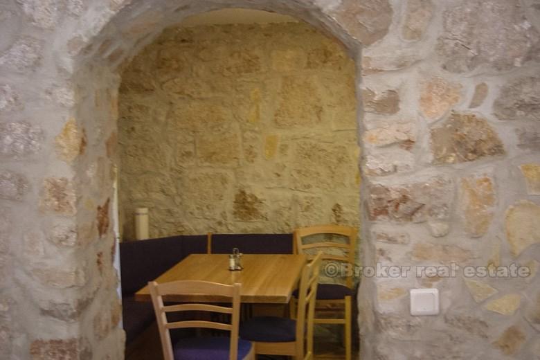 Renoviertes Steinhaus auf 4 Etagen