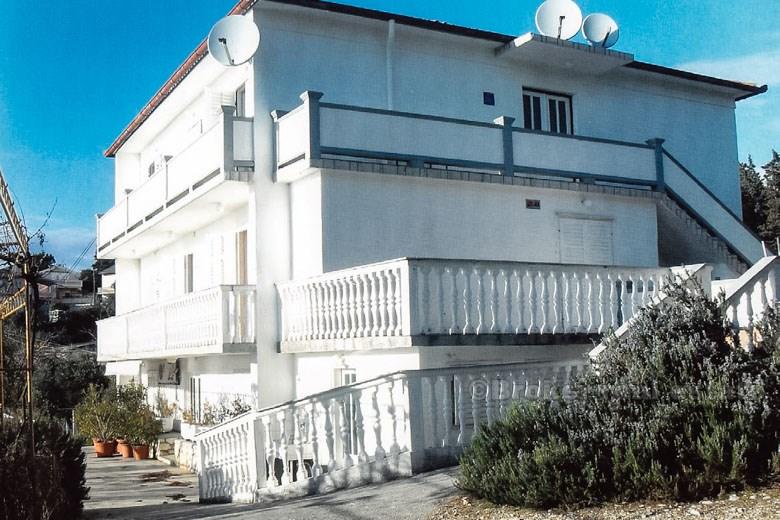 Casa con un bel giardino, in vendita