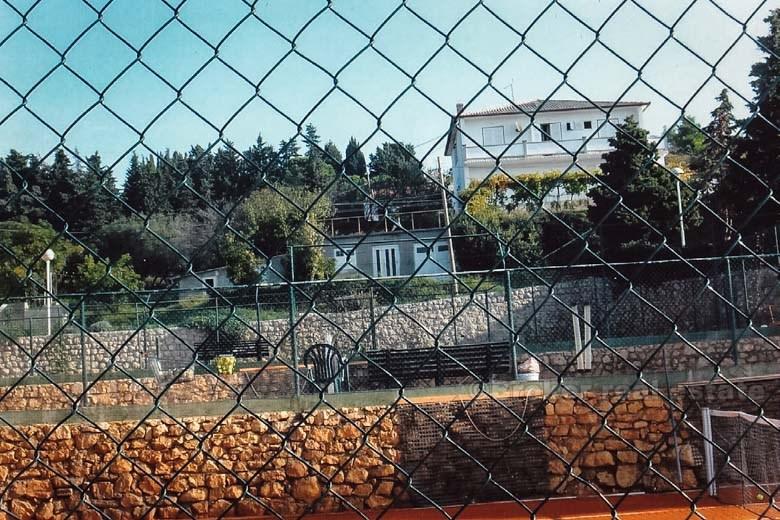 Casa con un bel giardino, in vendita
