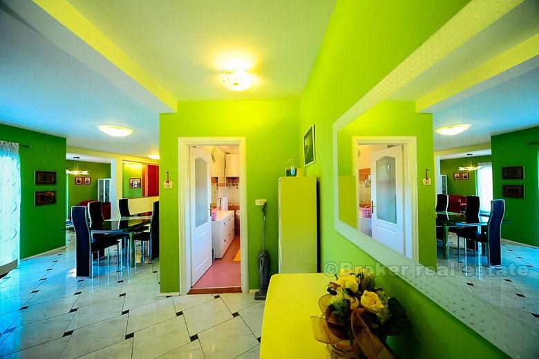 Newly built house with swimming pool, for rent