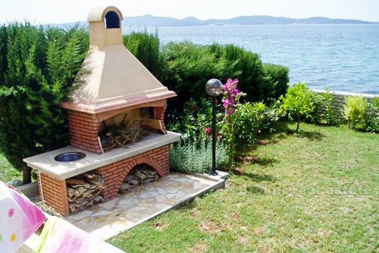 Kuća prvi red do mora, na prodaju