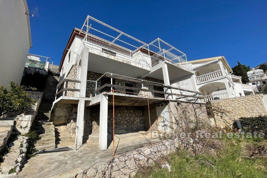 Maison première rangée à la mer