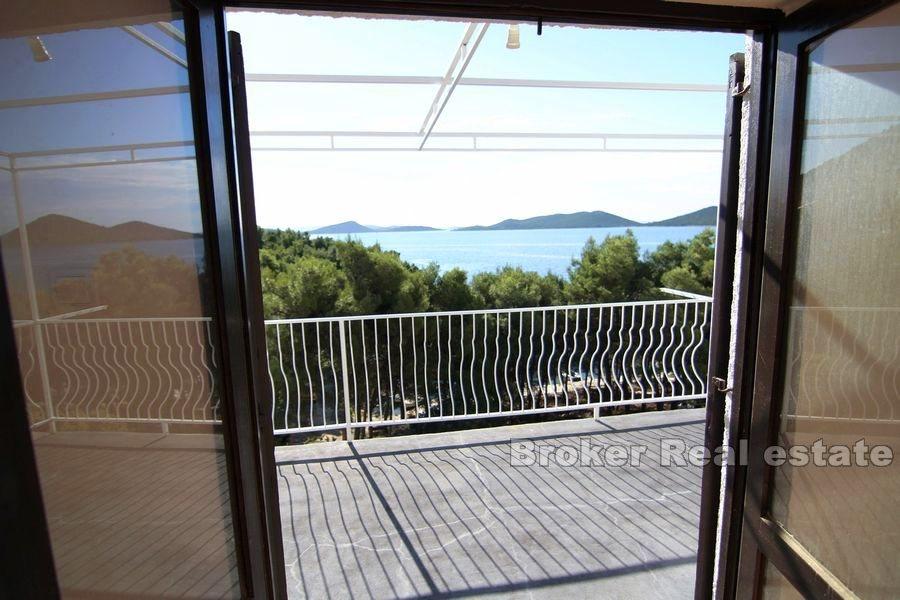 Kuća prvi red do mora