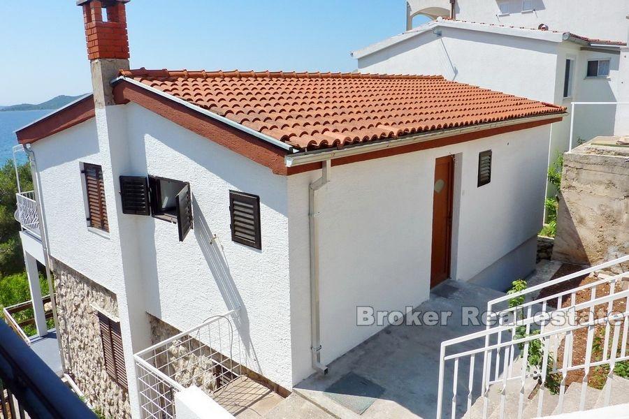 Maison première rangée à la mer