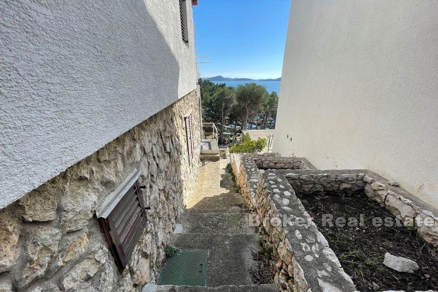 Maison première rangée à la mer