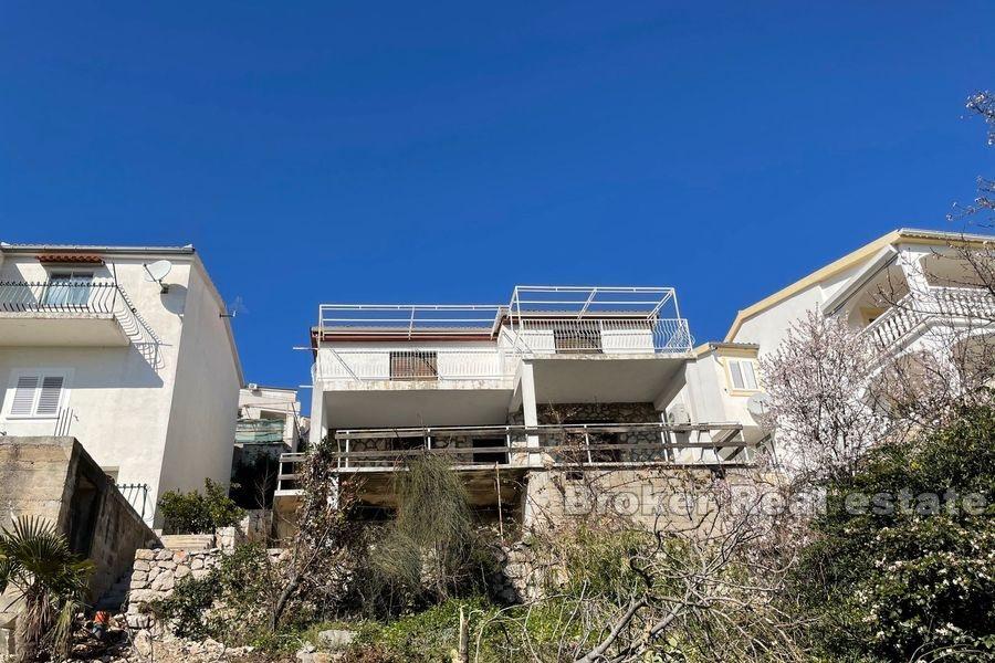 Maison première rangée à la mer