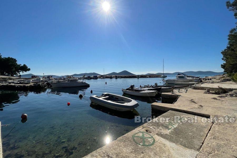 Maison première rangée à la mer