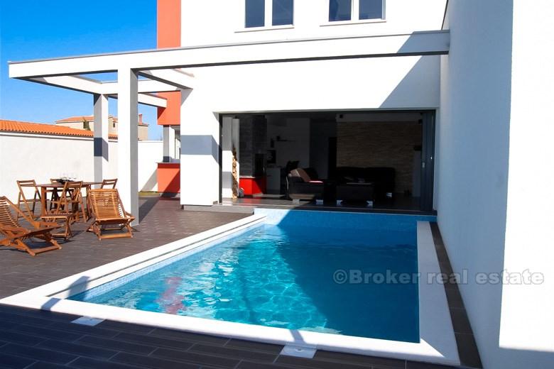 Недавно построенная современная вилла для продажи