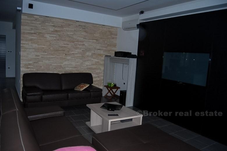 Nowo wybudowana, nowoczesna willa, na sprzedaż